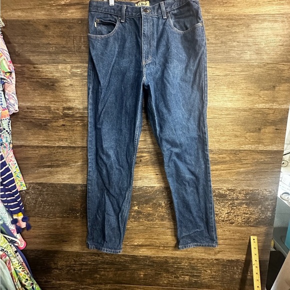 L.L. Bean Men's Relaxed Blue Jeans - Picture 1 of 5